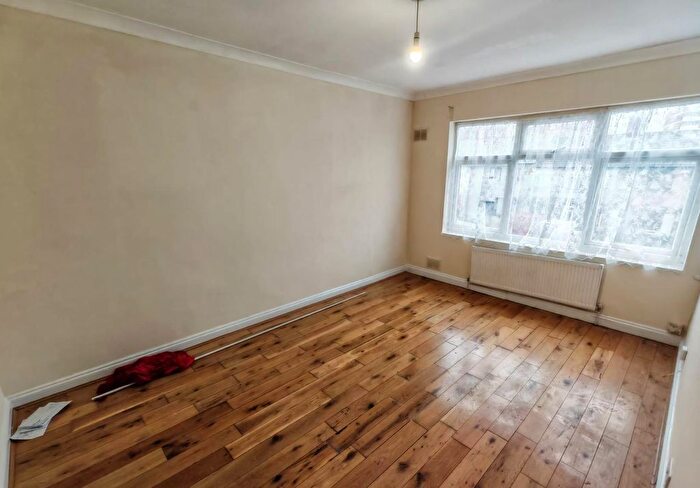 2 Bedroom Flat To Rent In Hornchurch, RM12