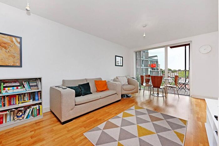 1 Bedroom Flat To Rent In Queensbridge Road, Haggerston, London, E2