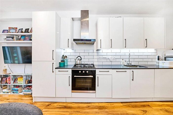 2 Bedroom Flat For Sale In Fallsbrook Road, Furzedown, SW16