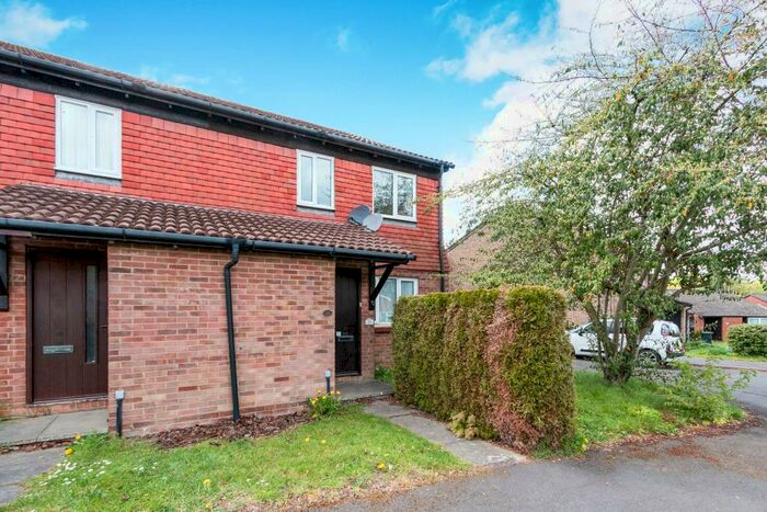 1 Bedroom Maisonette To Rent In Hogarth Close, Basingstoke, RG21