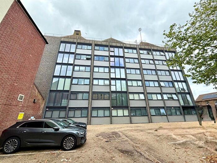 2 Bedroom Flat For Sale In Yarmouth Way, Great Yarmouth, NR30