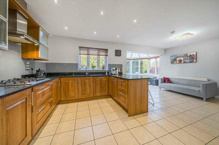 5 Bedroom Detached House To Rent In Boulter Close Bromley, BR1