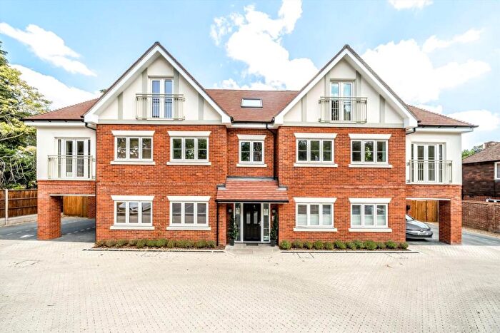 2 Bedroom Flat For Sale In Brooklands Road, Weybridge, KT13