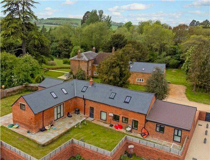 6 Bedroom Barn Conversion For Sale In The Slade, Fenny Compton, Southam, Warwickshire, CV47