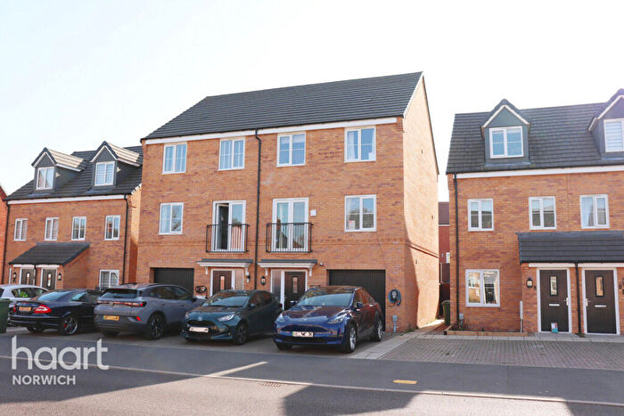 4 Bedroom Town House To Rent In Birchwood Road, Norwich, NR6