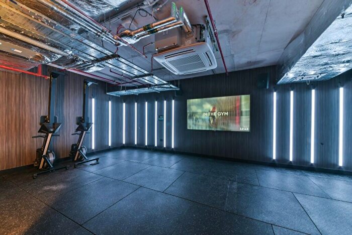 3 Bedroom Apartment To Rent In George Street, London, E14