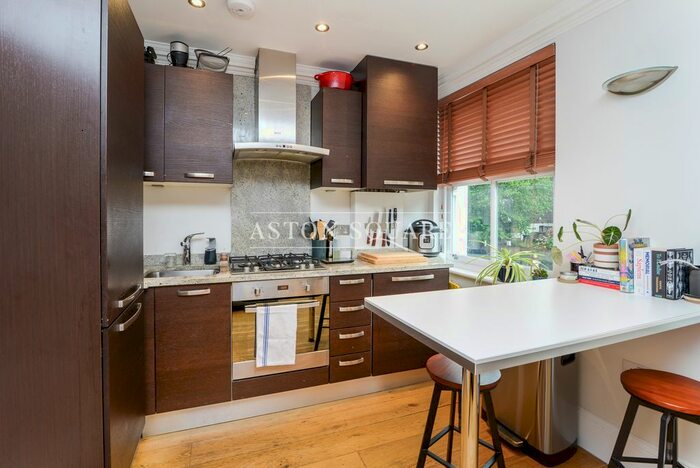 2 Bedroom Flat To Rent In Highgate Road, London, NW5