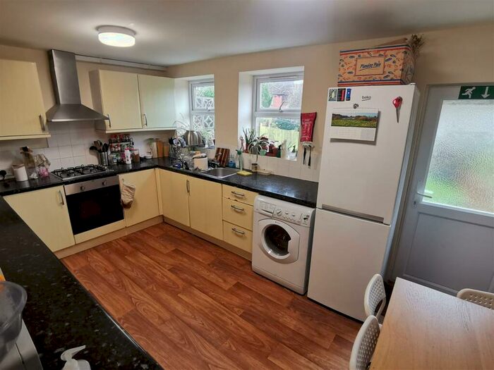 3 Bedroom Semi-Detached House To Rent In Milner Road, Brighton, BN2