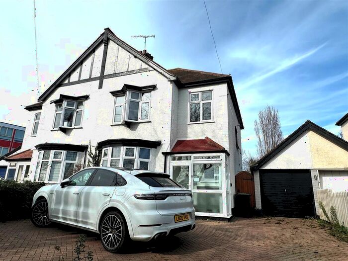 3 Bedroom Semi-Detached House To Rent In Kenilworth Gardens, Westcliff-On-Sea, SS0