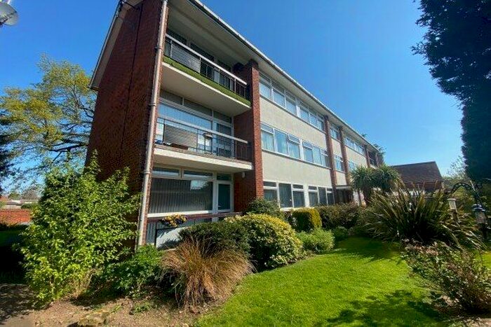 2 Bedroom Flat To Rent In Riplingham, Leamington Spa, CV32