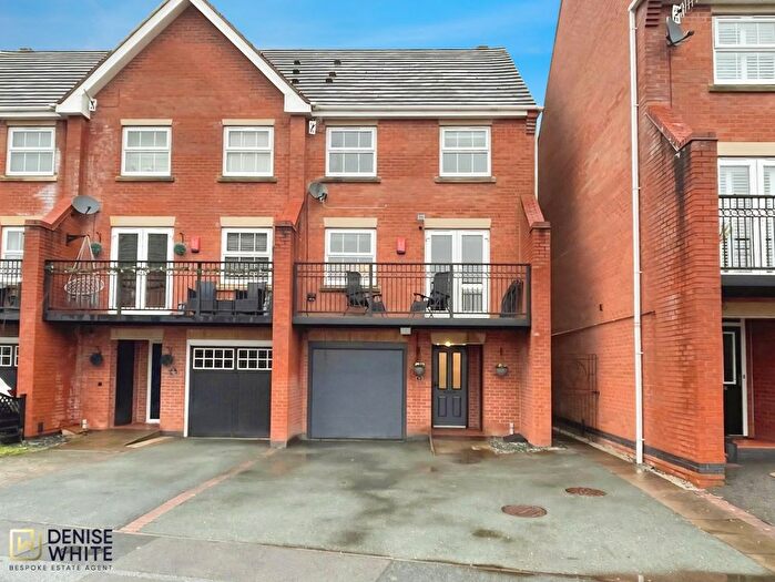 4 Bedroom Town House For Sale In Hayeswood Grove, Norton Heights, Stoke-On-Trent, ST6