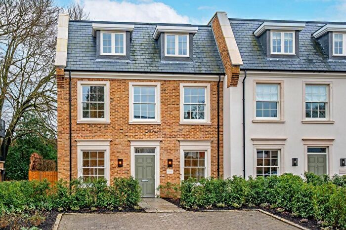 4 Bedroom Semi Detached House For Sale In Langham Place, Winchester, SO22