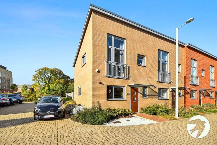 2 Bedroom End Of Terrace House To Rent In Telford Square, The Bridge, Dartford, Kent, DA1