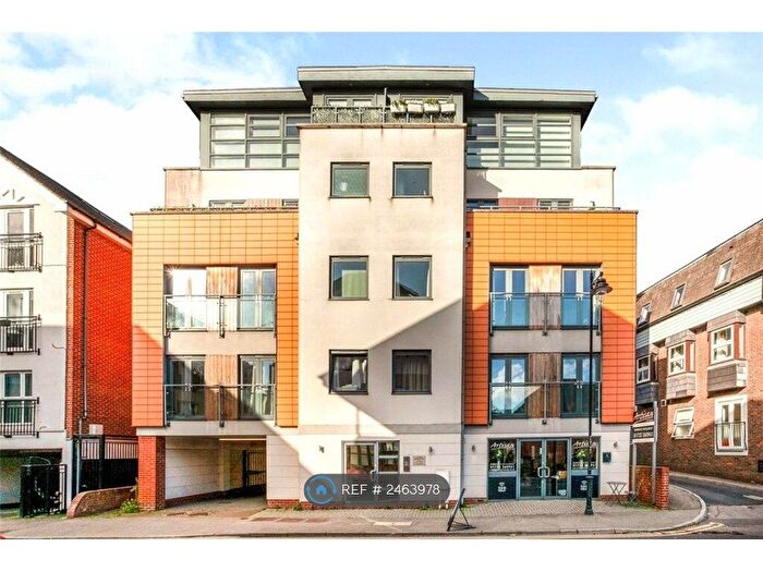 2 Bedroom Flat To Rent In Lyons Crescent, Tonbridge, TN9