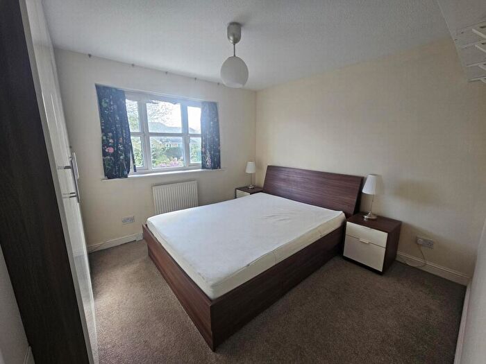 2 Bedroom Semi-Detached House For Sale In Sefton Avenue, Mill Hill, NW7