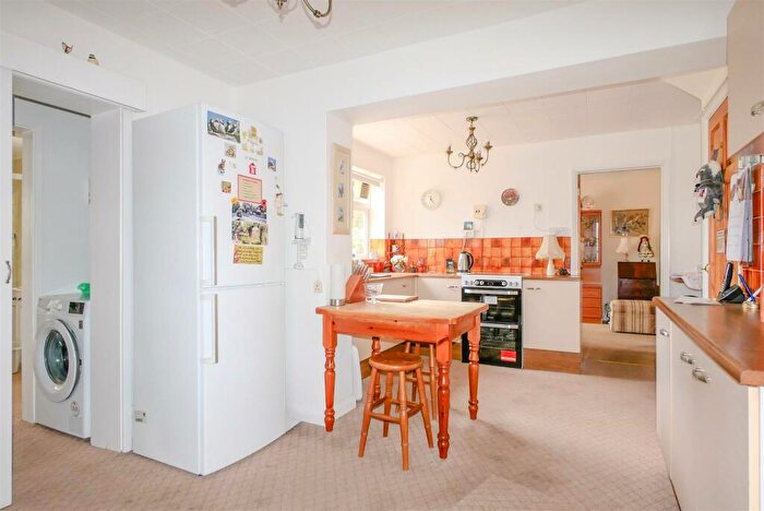 3 Bedroom Detached House For Sale In Brookmead Drive, Wallingford, OX10