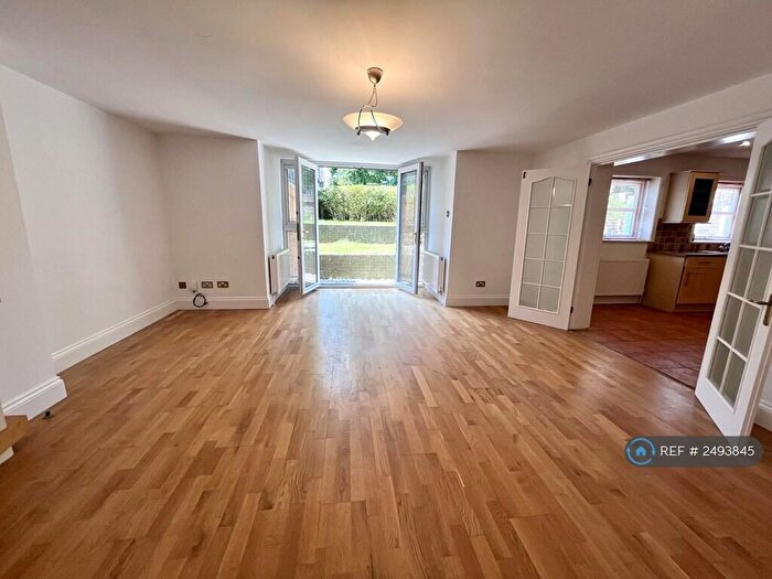 3 Bedroom Flat To Rent In Craneswater Apartments, Southsea, PO4