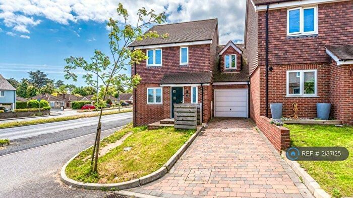 3 Bedroom Detached House To Rent In Dewpond Close, Lancing, BN15