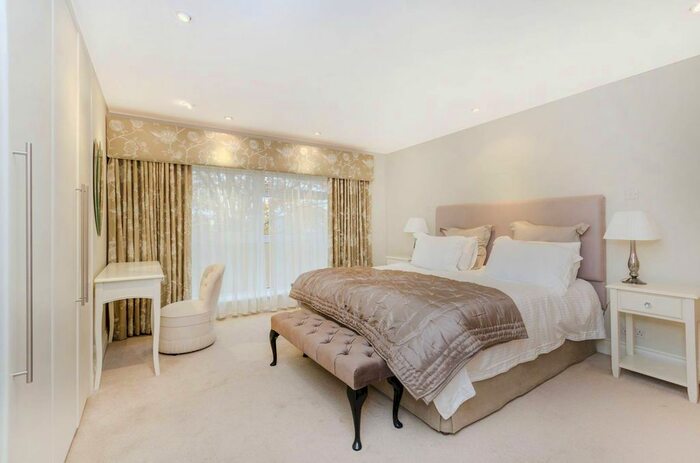 2 Bedroom Flat To Rent In Lawn Road, Guildford, GU2