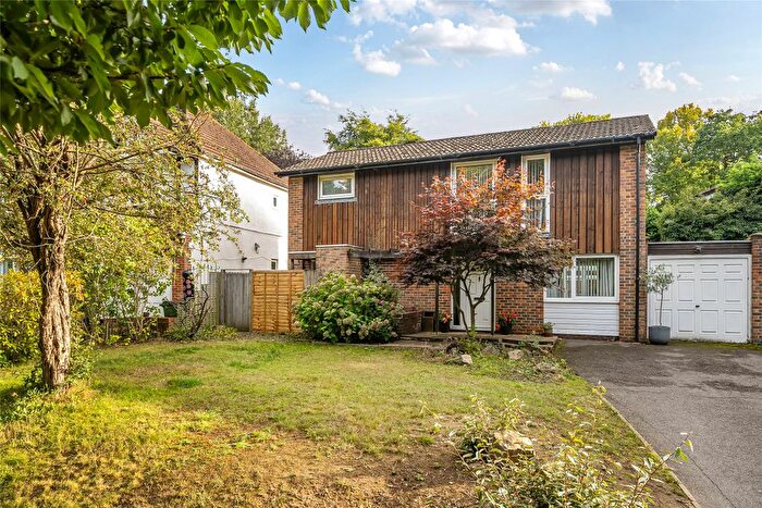 4 Bedroom Detached House For Sale In Foresters Drive, Wallington, SM6