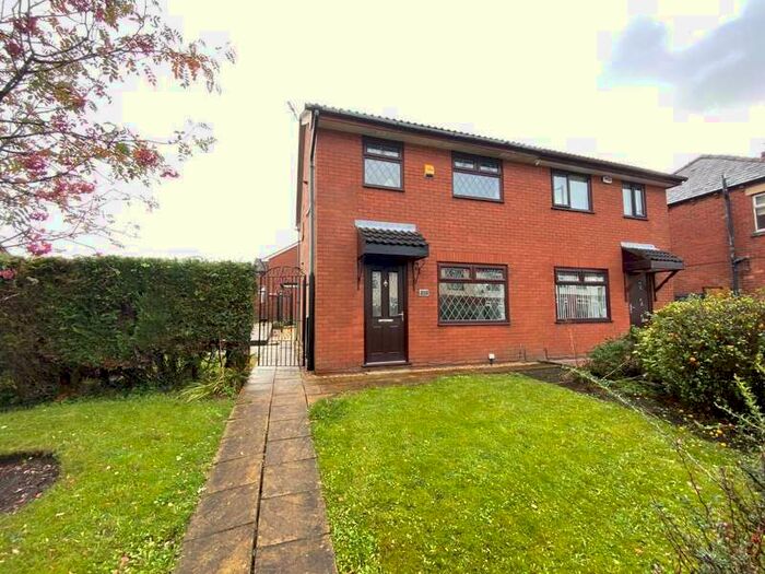2 Bedroom Property To Rent In Garstang Avenue, Bolton, BL2