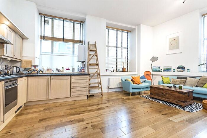 2 Bedroom Apartment For Sale In Saffron Hill, Clerkenwell, London, EC1N