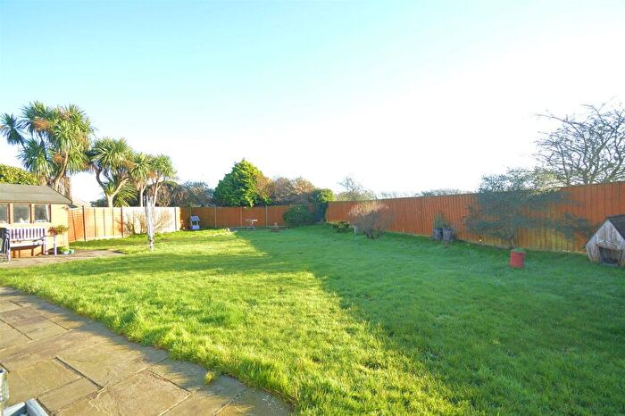 2 Bedroom Detached Bungalow For Sale In Large South-facing Garden * Lake, PO36