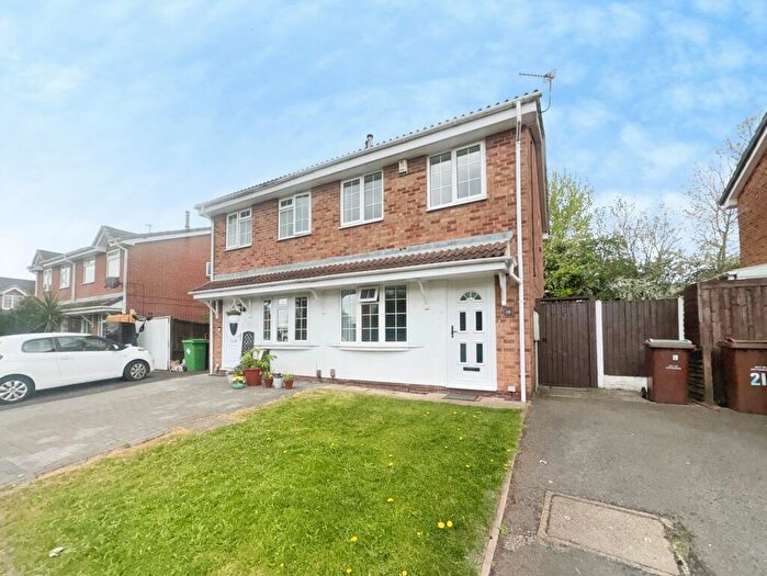 2 Bedroom Semi-Detached House For Sale In York Drive, Nottingham, NG8