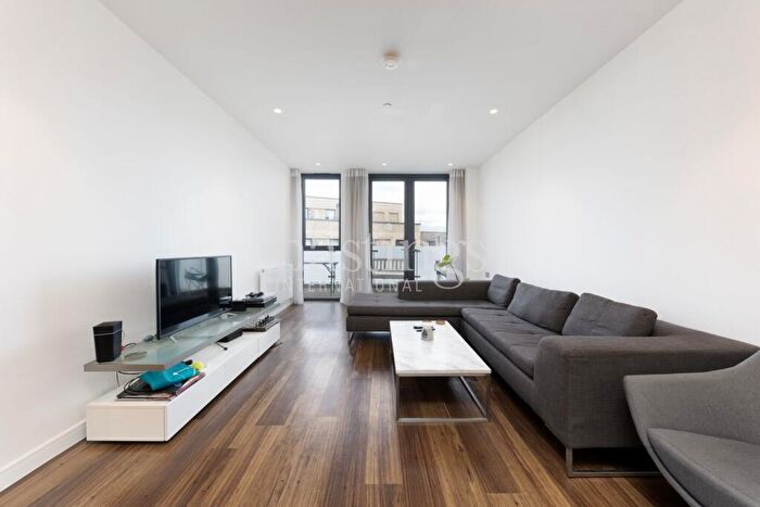 3 Bedroom Apartment To Rent In Hornbeam House, Quebec Way, London, SE16