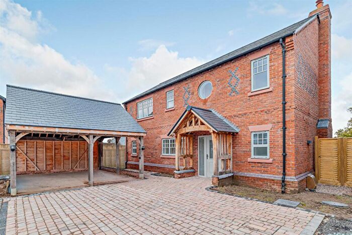 4 Bedroom Detached House For Sale In Belgrave Garden Mews, Pulford, Chester, CH4