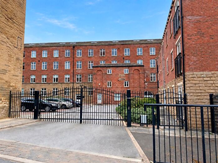 2 Bedroom Flat For Sale In Winker Green Mills, Eyres Mill Side, Armley, Leeds, LS12