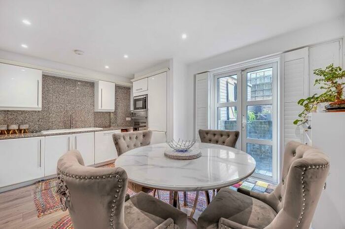 3 Bedroom Apartment To Rent In Lisson Grove London, NW8