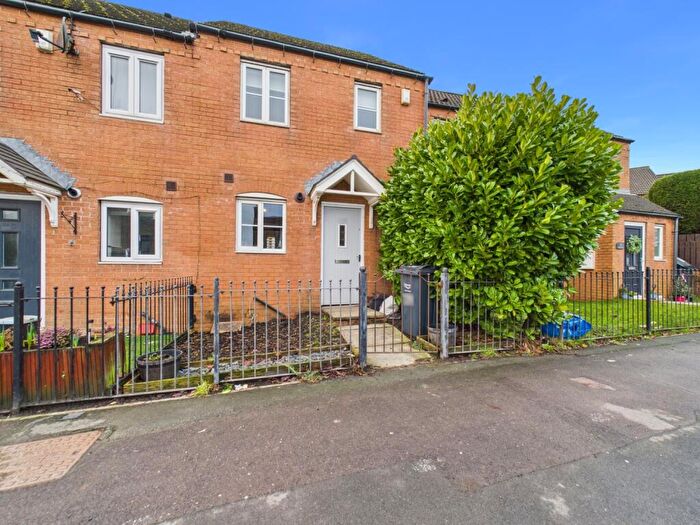 2 Bedroom Town House For Sale In Keighley Road, Illingworth, Halifax, West Yorkshire, HX2