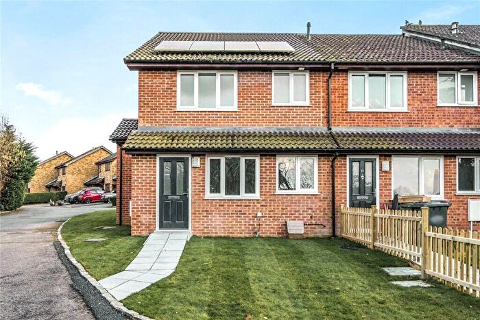 1 Bedroom End Of Terrace House For Sale In Woodger Close, Guildford, Surrey, GU4