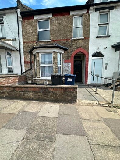 4 Bedroom Terraced House To Rent In Station Road, London, NW4