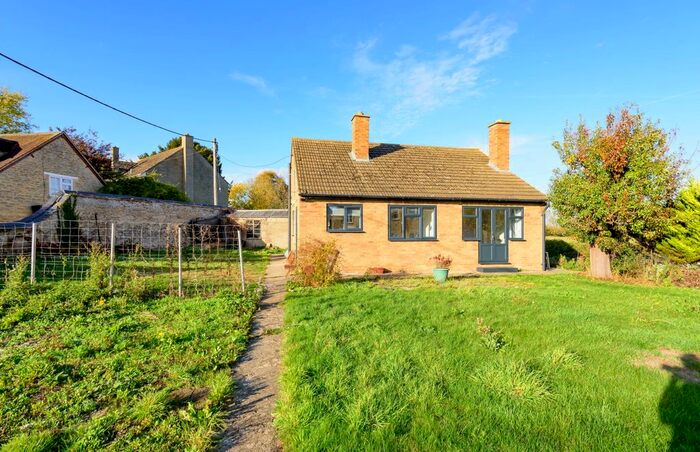 2 Bedroom Bungalow To Rent In North Street, Islip, Kidlington, OX5