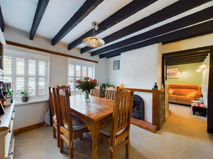 3 Bedroom Detached House For Sale In Oaks Road, Willington, DE65