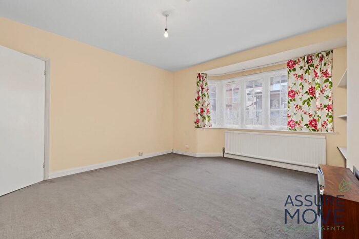 1 Bedroom Flat For Sale In Oakleigh Road North, London, N20