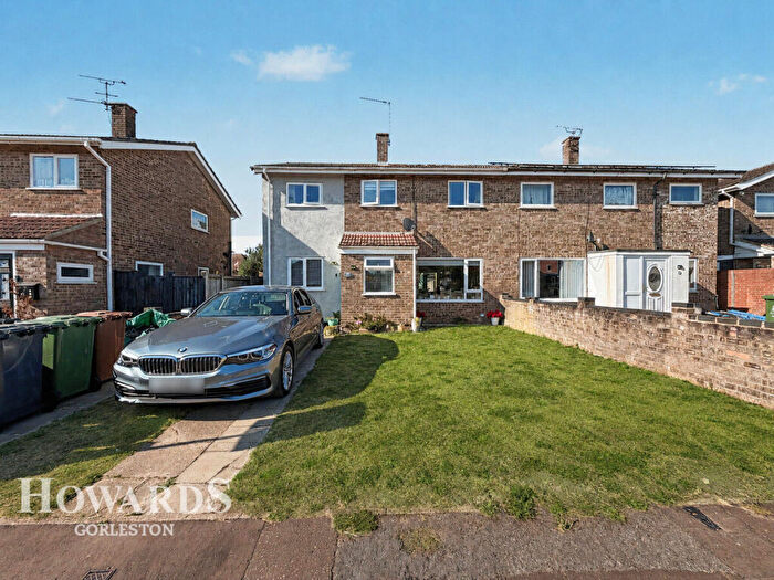 5 Bedroom Semi-Detached House For Sale In Heather Gardens, Belton, NR31