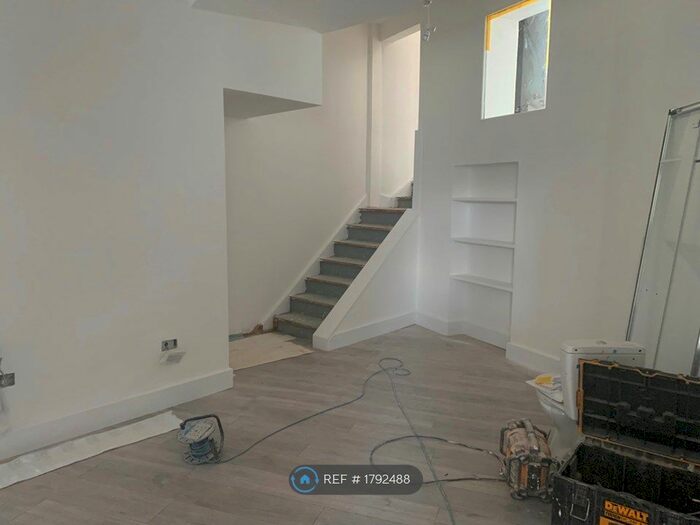 2 Bedroom Flat To Rent In Burnley Road, London, NW10