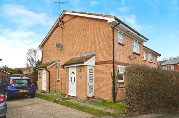 1 Bedroom Terraced House For Sale In Parker Walk, Aylesbury, HP19