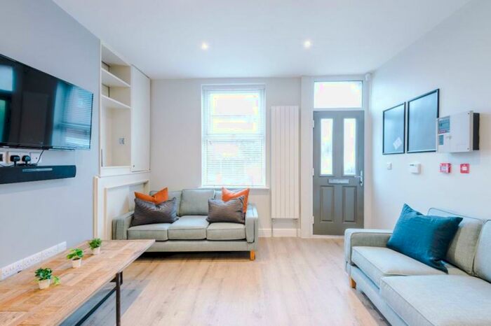 5 Bedroom Terraced House To Rent In Beverly Road, Manchester, M14