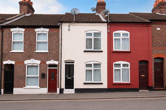 3 Bedroom Property To Rent In , Cromwell Road, Bury Park, LU3