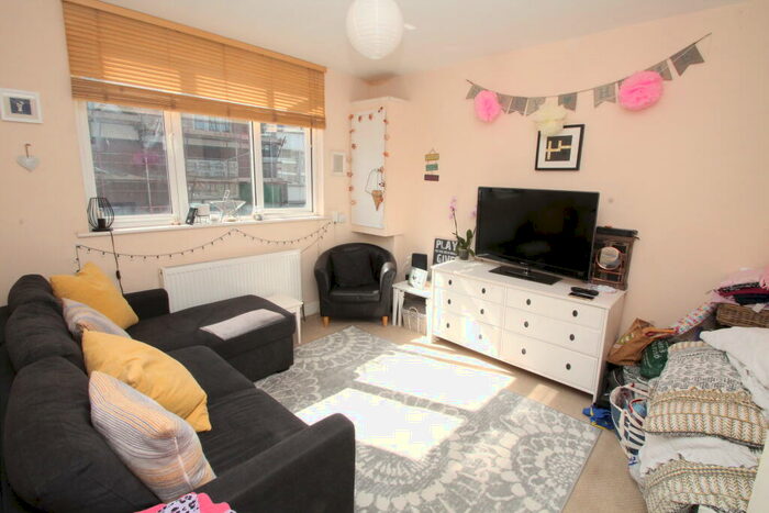 2 Bedroom Flat To Rent In High Street, Beckenham, BR3