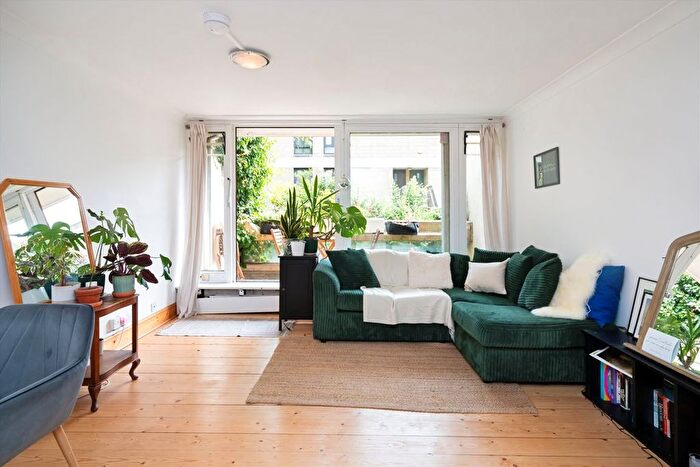 4 Bedroom Property For Sale In Sandstone Place, Upper Holloway, N19