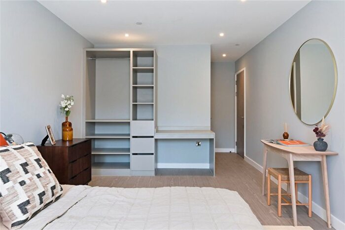 3 Bedroom Flat To Rent In Spinners Yard, Spinners Lane, LS7