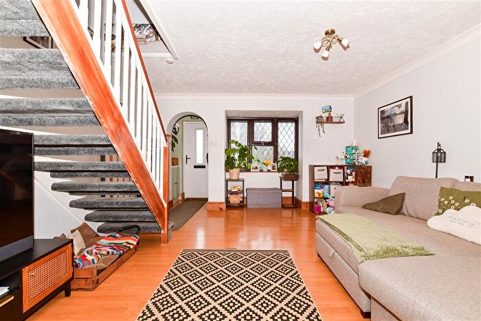 3 Bedroom Semi-detached House For Sale In Gorham Drive, Downswood, Maidstone, Kent, ME15