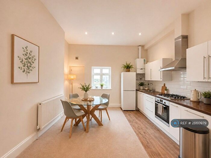 2 Bedroom Flat To Rent In High St, Sittingbourne, ME10