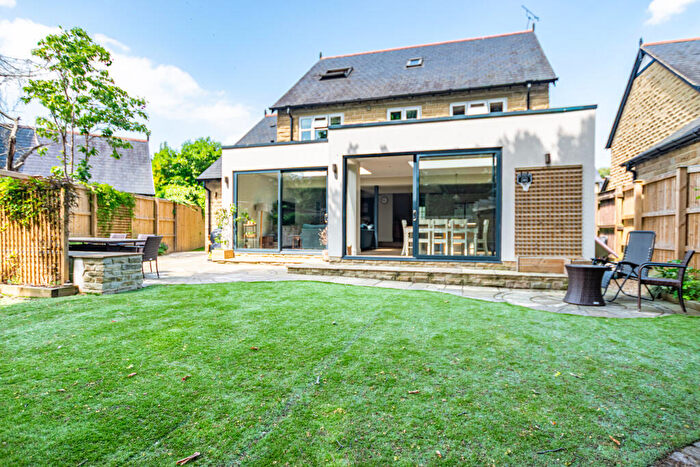 6 Bedroom Detached House For Sale In Parkwood Avenue, Leeds, LS8