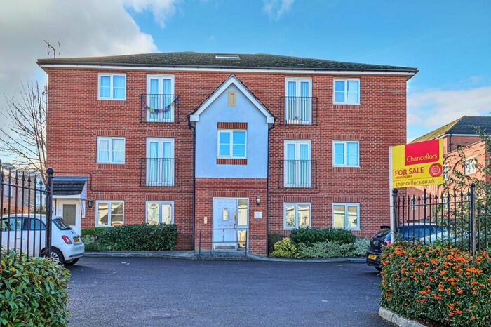 2 Bedroom Flat For Sale In Edgecombe Road, Headington, OX3